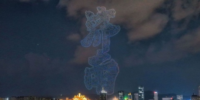 闪耀泉城夜空 “泉染星穹”无人飞机秀惊艳收官_fororder_97b4d1f0c99741958875b8bef9f42ef8.1000x725.960x2147483647